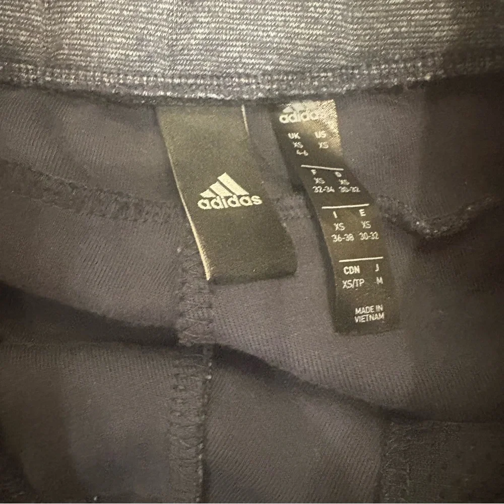 Adidas $60 Must Haves Versatility Tapered Joggers Gray Marl XS EUC - Picture 7 of 8